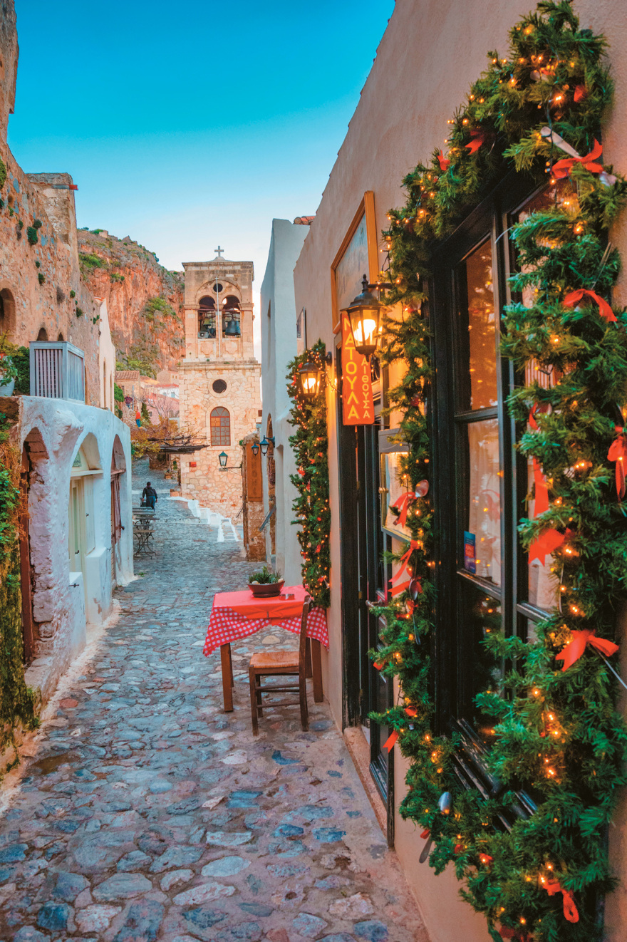 Πάνω κατά 20% τα ταξίδια των Ελλήνων στο εξωτερικό, στα 3 δισ. έφτασαν οι δαπάνες για διακοπές σε άλλες χώρες μέσα στο 2025