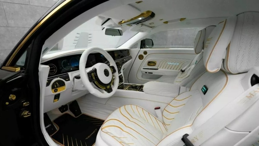 Η χρυσή Rolls-Royce Spectre της Mansory