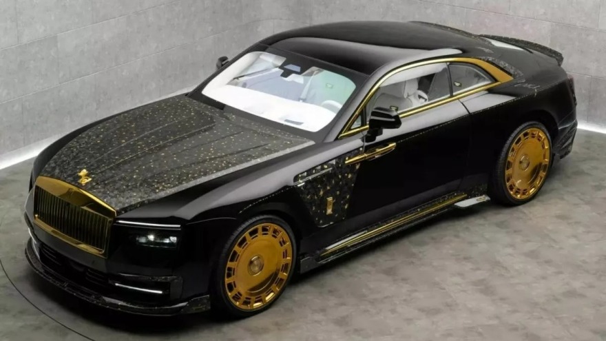 Η χρυσή Rolls-Royce Spectre της Mansory