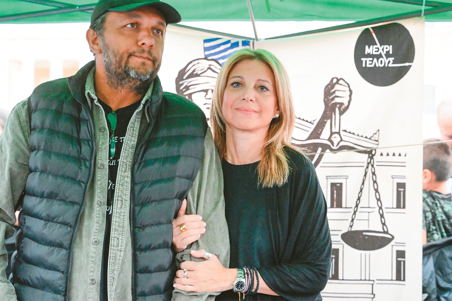 Η Μαρία Καρυστιανού στην πυρόσφαιρα της πολιτικής: Τα γκάλοπ, τα πρόσωπα, οι αντιδράσεις