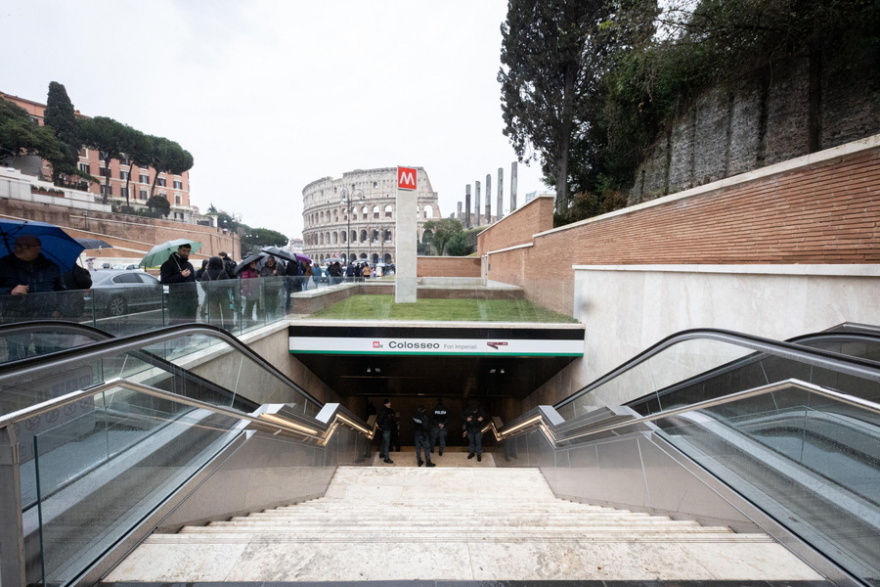 «Αξιοθέατα από μόνοι τους»: Άνοιξαν δύο νέοι σταθμοί του Μετρό στη Ρώμη, στο φως αρχαιολογικοί θησαυροί, δείτε βίντεο και φωτογραφίες