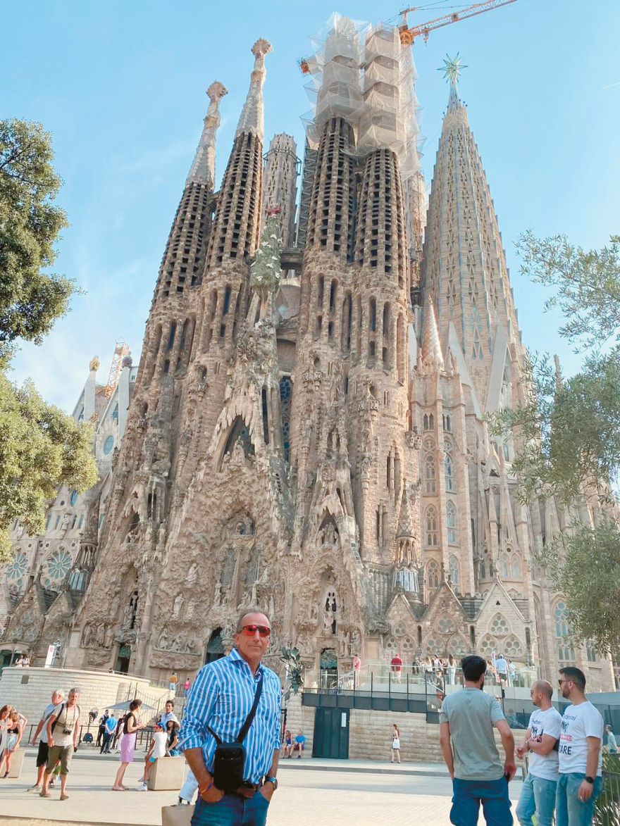 Γιώργος Πετζετάκις: Στην Αθήνα τα χρέη, στην Αμερική μπίζνες και μεγάλη ζωή παρά τα διεθνή εντάλματα