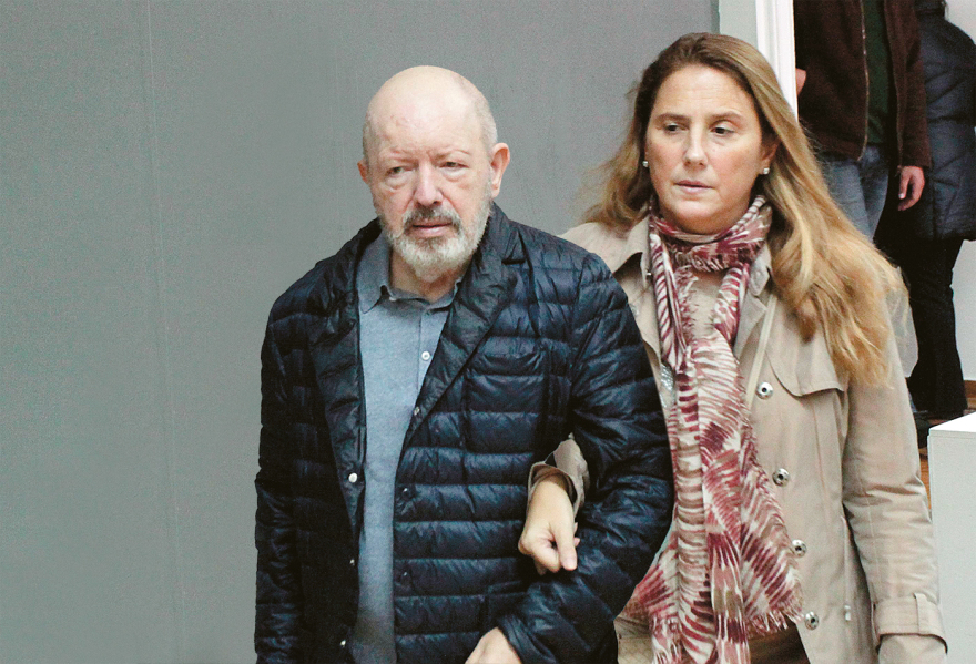 Επεισόδιο Νο3 στον εμφύλιο Ψυχάρη: «Θα τρίζουν τα κόκαλα του πατέρα σου», απαντά η χήρα στον γιο του εκδότη