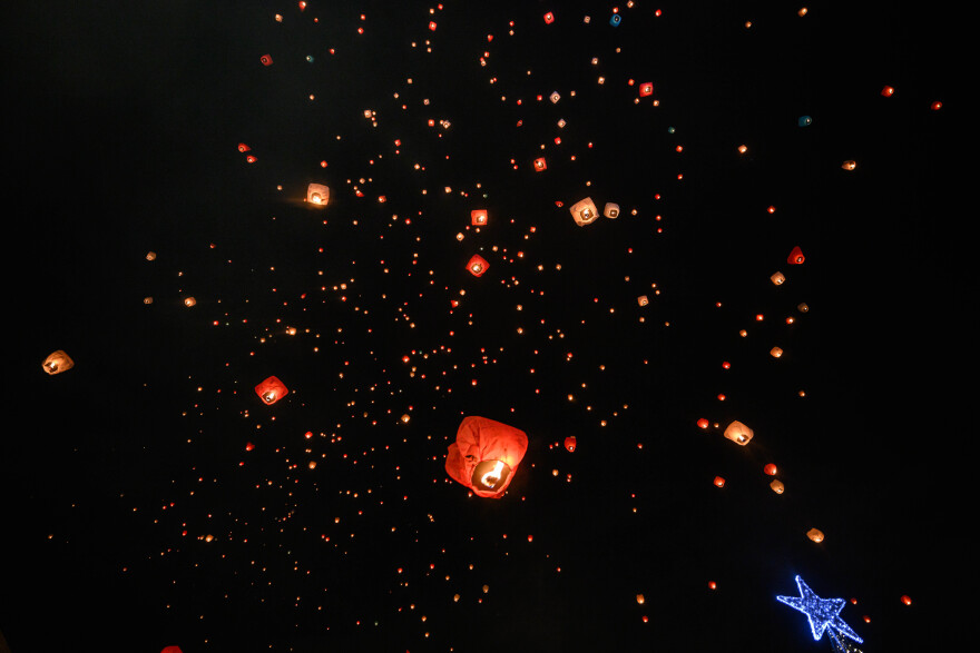 Δήμος Αθηναίων: Αναβάλλεται η «Νύχτα των Ευχών» από αύριο για την Παρασκευή λόγω κακοκαιρίας