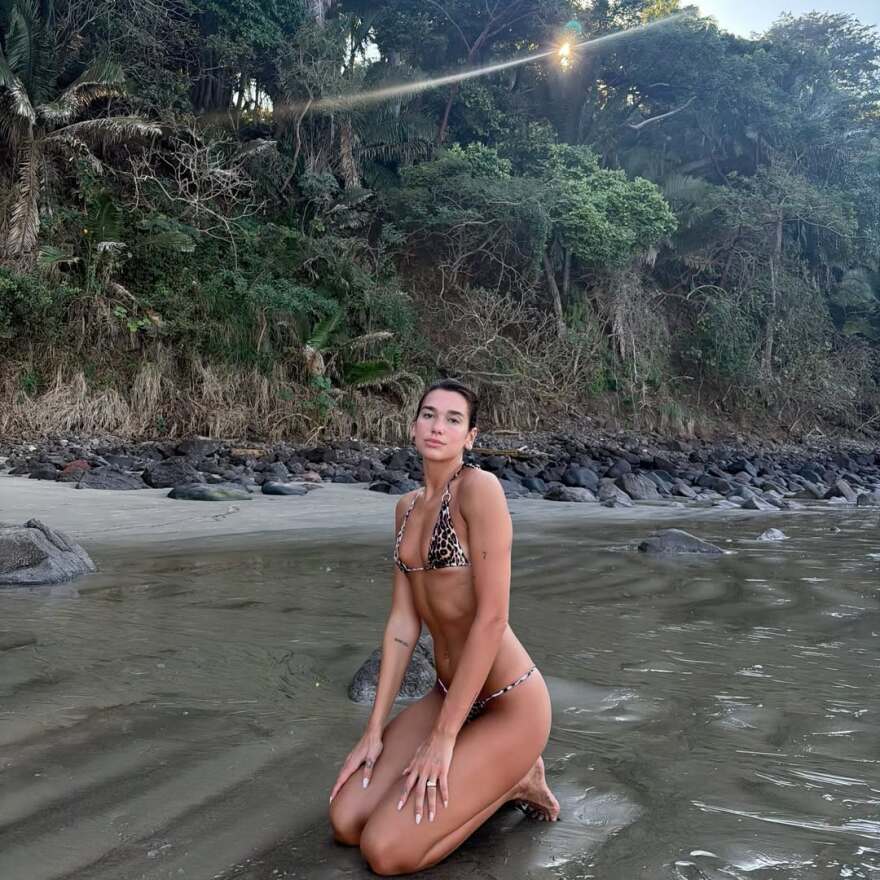 Με καυτά μπικίνι η Ντούα Λίπα στις διακοπές με τον Καλούμ Τέρνερ στο Μεξικό, δείτε φωτογραφίες