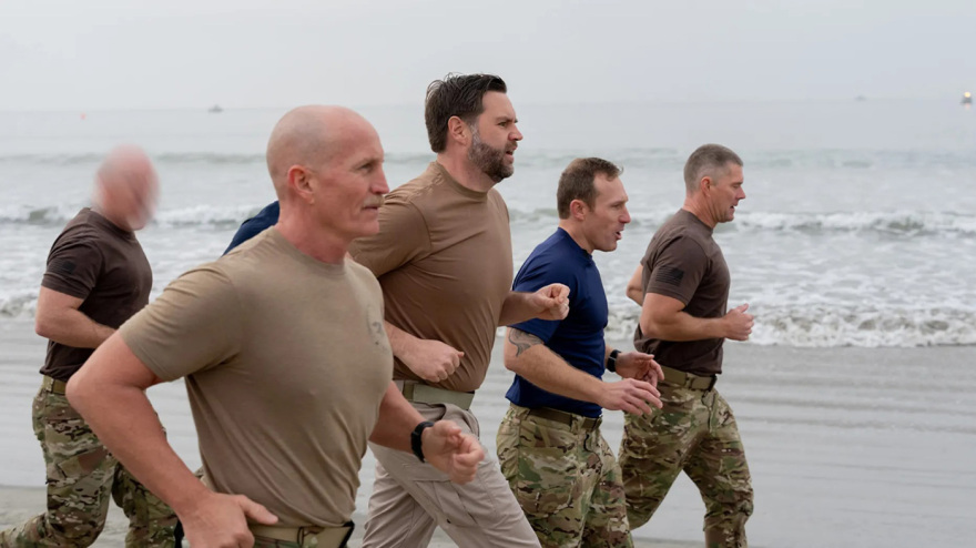 Ο Τζέι Ντι Βανς γυμνάστηκε με Αμερικανούς ΟΥΚάδες: «Νιώθω σαν να με πάτησε τρένο»