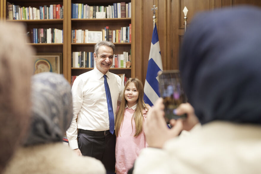 Κυριάκος Μητσοτάκης: Υποδέχθηκε μαθητές του μειονοτικού δημοτικού σχολείου Πάχνης Ξάνθης 