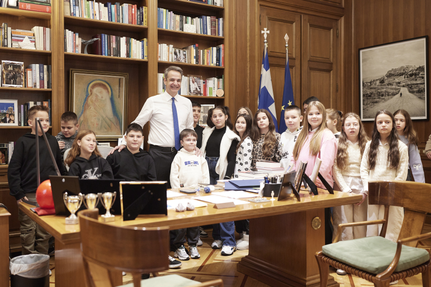 Κυριάκος Μητσοτάκης: Υποδέχθηκε μαθητές του μειονοτικού δημοτικού σχολείου Πάχνης Ξάνθης 