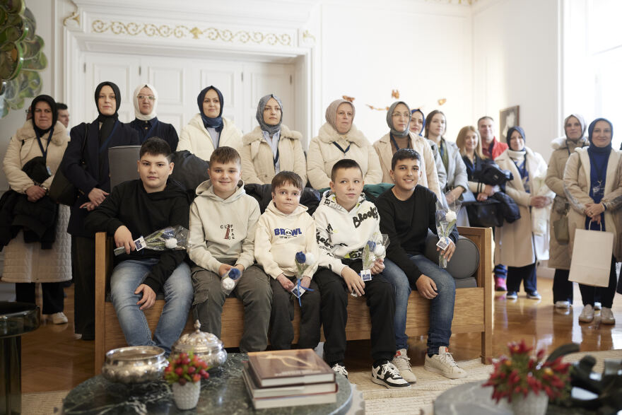 Κυριάκος Μητσοτάκης: Υποδέχθηκε μαθητές του μειονοτικού δημοτικού σχολείου Πάχνης Ξάνθης 