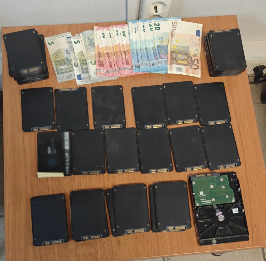 Βρήκαν μαγαζί με «φρουτάκια» στη Θεσσαλονίκη, άλλαζαν οθόνες στους υπολογιστές για να κρύβονται