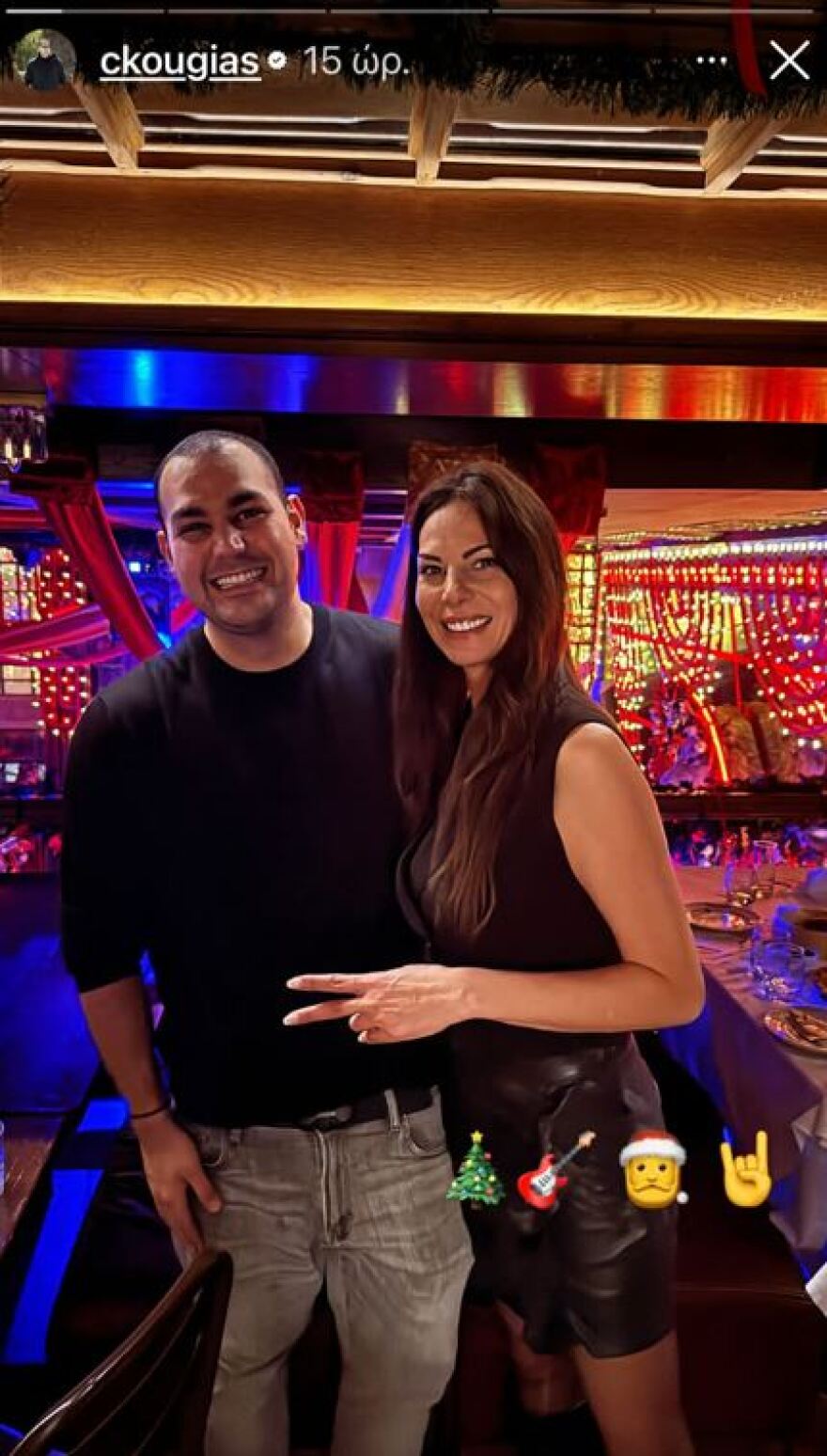 Ο Χρίστος Κούγιας διασκέδασε με τη μητέρα του και μεγάλη παρέα σε νυχτερινό κέντρο για τη γιορτή του