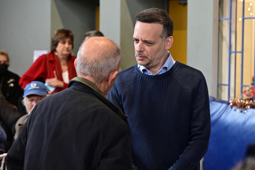 Δήμος Αθηναίων: Γεύμα αγάπης σε 1.300 αστέγους και οικονομικά ευάλωτους για τα Χριστούγεννα 