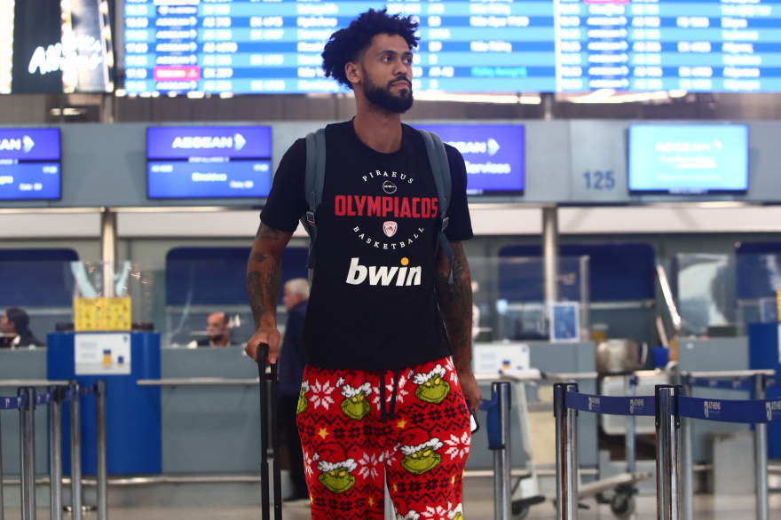 Σε Χριστουγεννιάτικη διάθεση ο Τάιλερ Ντόρσεϊ: Το εντυπωσιακό παντελόνι «Grinch»