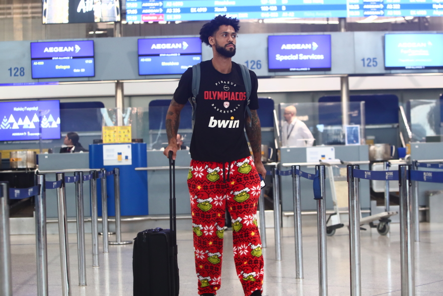 Σε Χριστουγεννιάτικη διάθεση ο Τάιλερ Ντόρσεϊ: Το εντυπωσιακό παντελόνι «Grinch»