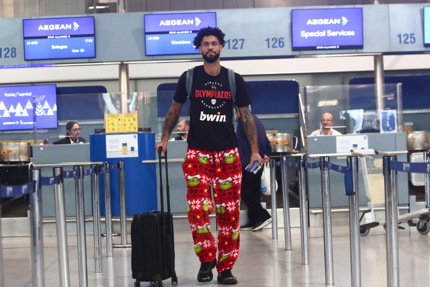 Σε Χριστουγεννιάτικη διάθεση ο Τάιλερ Ντόρσεϊ: Το εντυπωσιακό παντελόνι «Grinch»