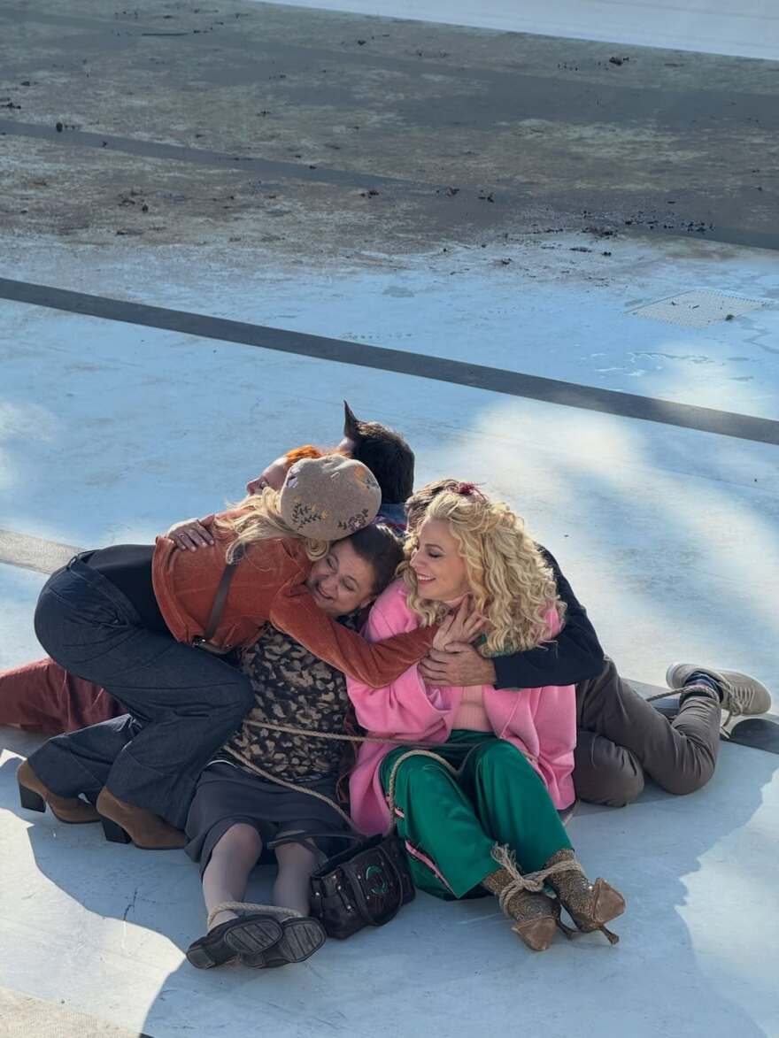 Σμαράγδα Καρύδη για το reunion του «Παρά Πέντε»: Η αγάπη σας θα μας ζεσταίνει την καρδιά για άλλα 20 χρόνια