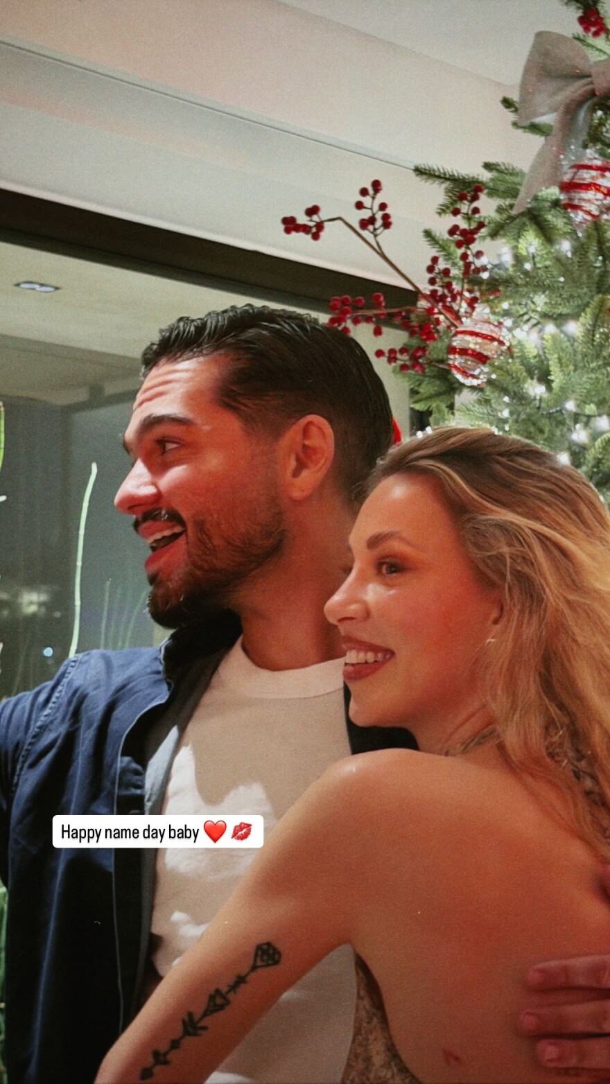 Γαρυφαλλιά Καληφώνη: Η αγκαλιά της στον Χρήστο Μάστορα και οι ευχές για τη γιορτή του 