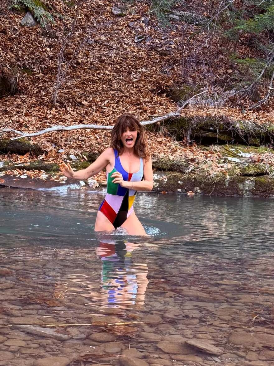 Η Έλενα Κρίστενσεν έκλεισε τα 57 και βούτηξε σε παγωμένα νερά