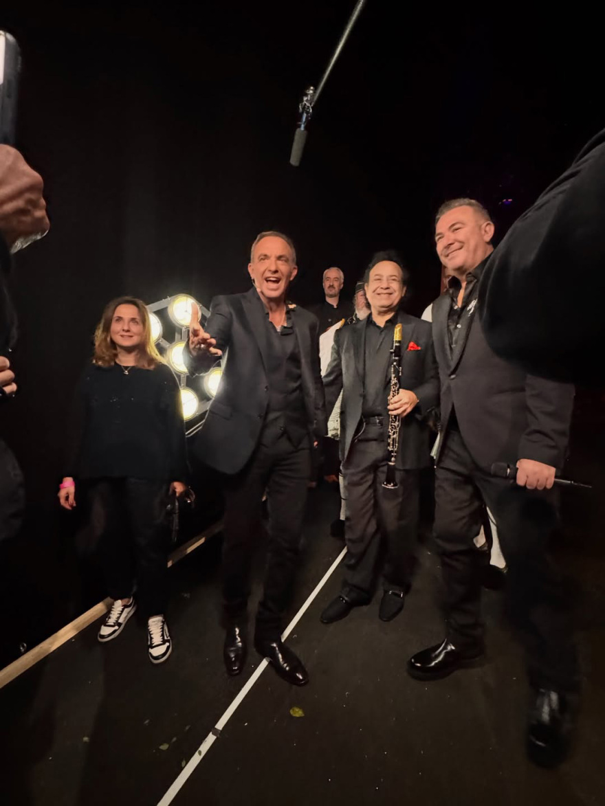 Όταν η γαλλική τηλεόραση έδειξε τσάμικο και φουστανέλες: Η έκπληξη του Σαλέα στον Αλιάγα και το τραγούδι της Λάρα Φαμπιάν στα ελληνικά, δείτε βίντεο