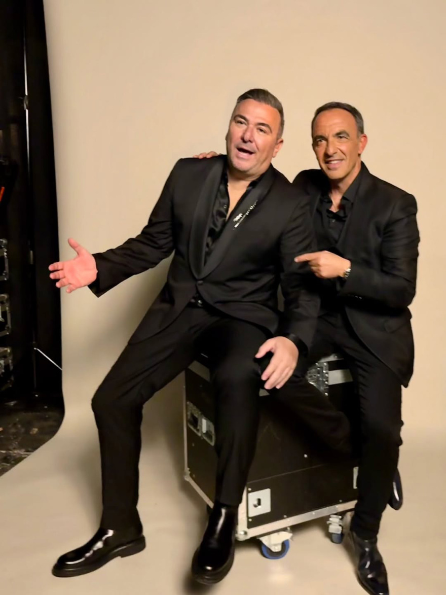 Όταν η γαλλική τηλεόραση έδειξε τσάμικο και φουστανέλες: Η έκπληξη του Σαλέα στον Αλιάγα και το τραγούδι της Λάρα Φαμπιάν στα ελληνικά, δείτε βίντεο