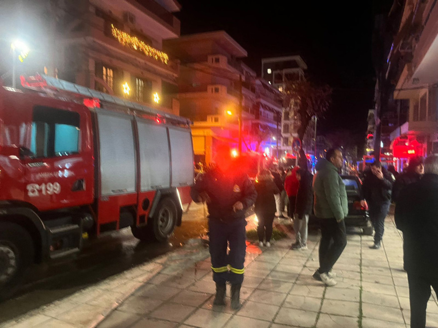 Φωτιά σε διαμέρισμα στην Κάτω Τούμπα: Απεγκλωβίστηκαν επτά άτομα, δείτε βίντεο