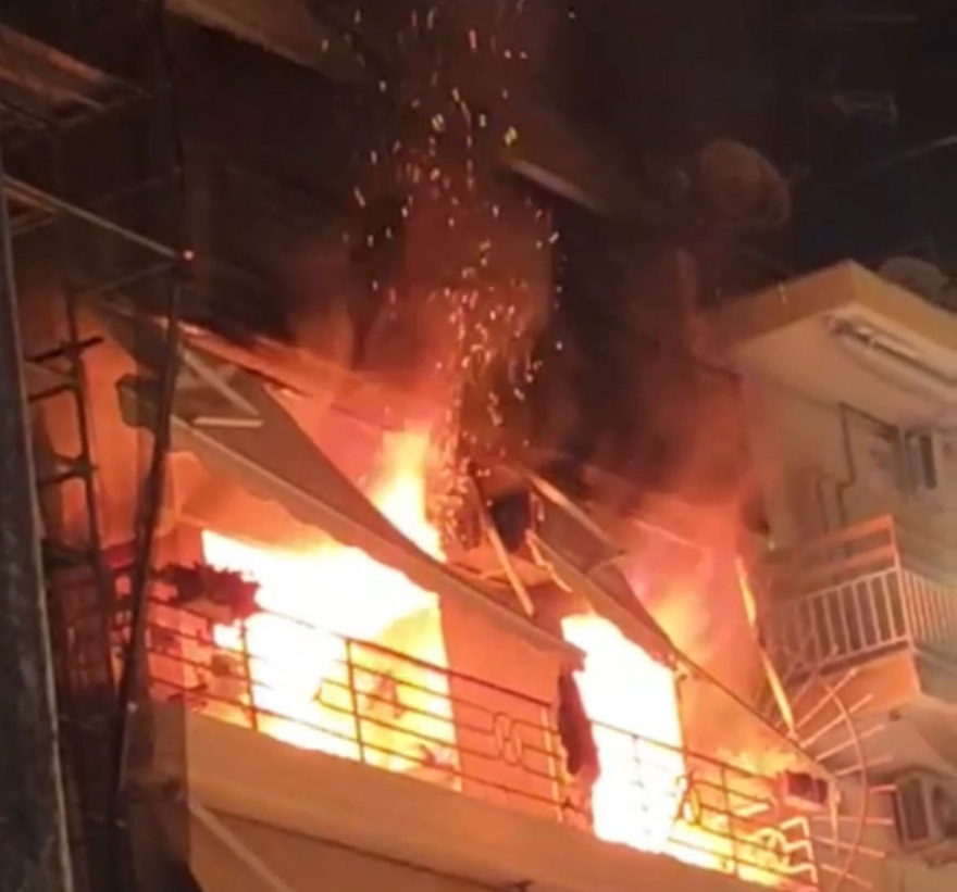 Φωτιά σε διαμέρισμα στην Κάτω Τούμπα: Απεγκλωβίστηκαν επτά άτομα, δείτε βίντεο