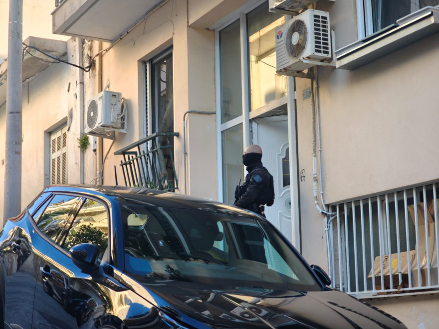 Άφησε σημείωμα σε συγγενικό του πρόσωπο ο 74χρονος στου Γκύζη, πριν μαχαιρώσει τη γυναίκα του και πέσει στο κενό - Νοσηλεύεται η 67χρονη 