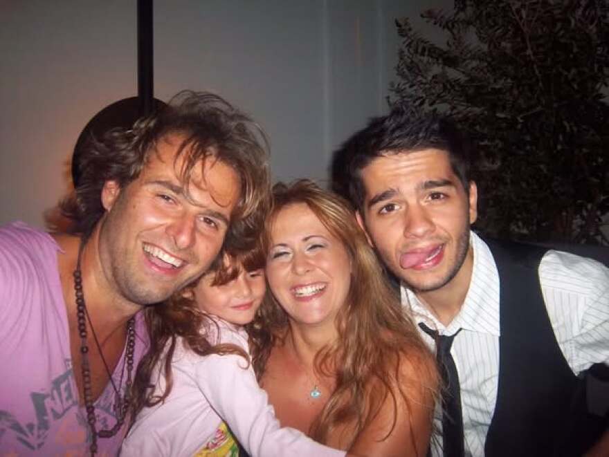 Ο Αλέξης Σέρκος δημοσίευσε παιδική φωτογραφία της κόρης του με τον Χρήστο Μάστορα πριν γίνει coach της στο «The Voice»