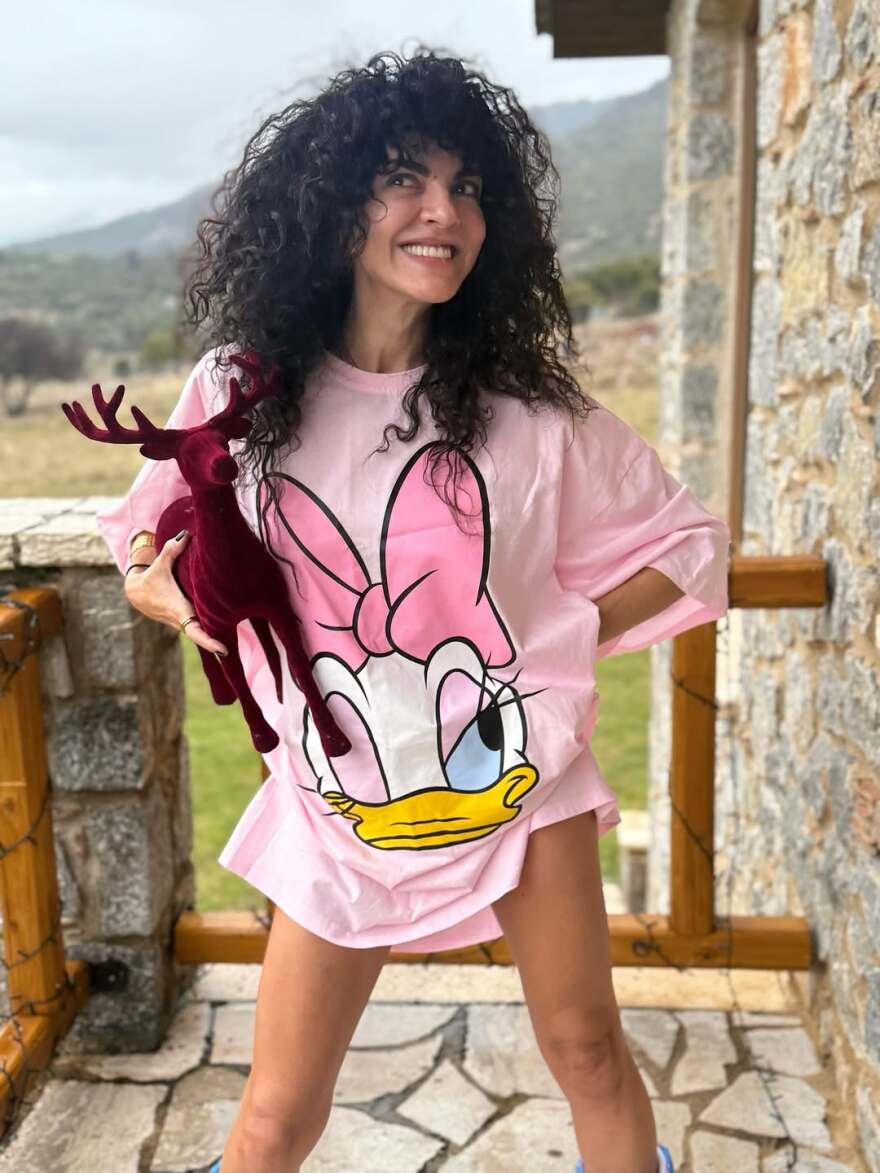 Η Μαρία Σολωμού κάνει διακοπές στον Παρνασσό, δείτε φωτογραφίες
