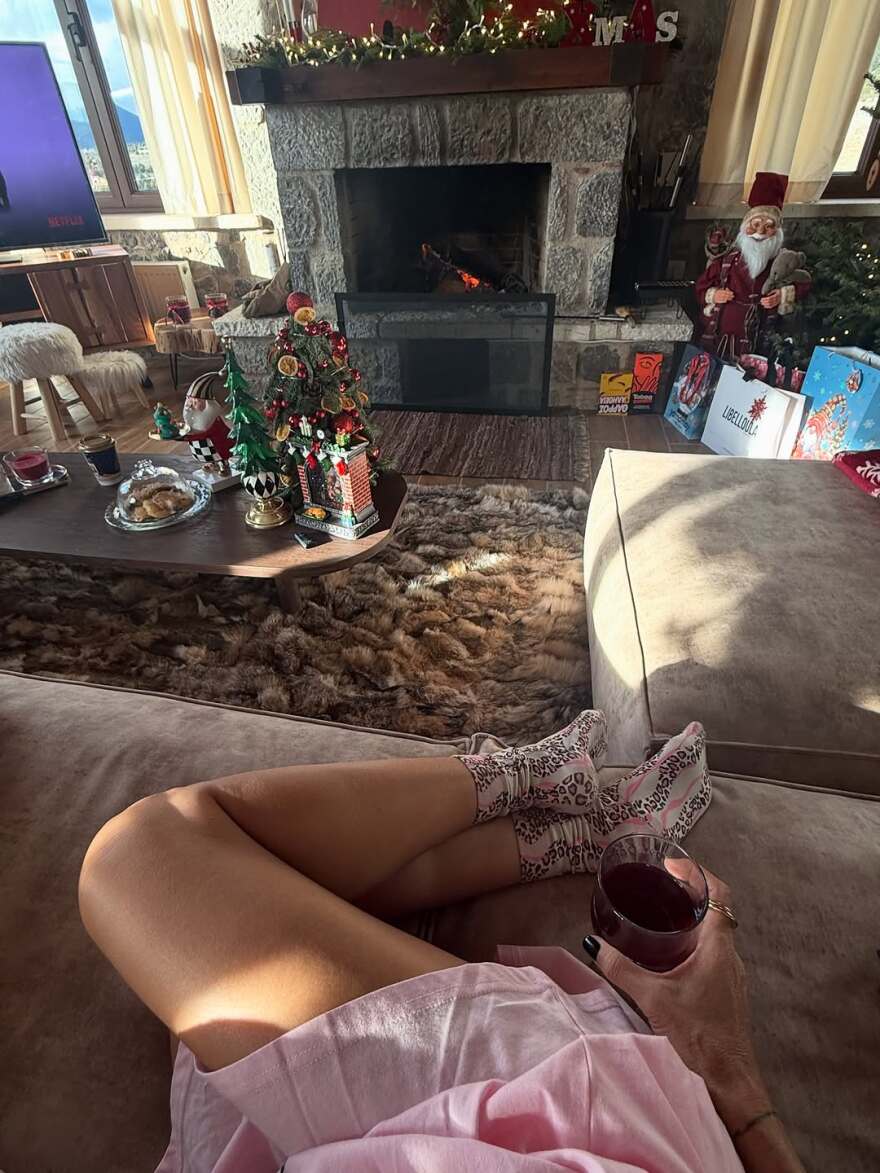 Η Μαρία Σολωμού κάνει διακοπές στον Παρνασσό, δείτε φωτογραφίες
