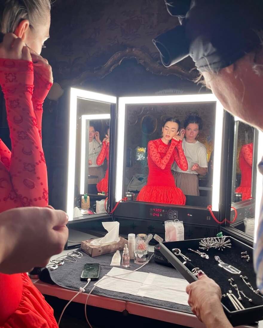 Το ευχαριστώ της Λίλι Κόλινς στους θαυμαστές της για τον 5ο κύκλο του «Emily in Paris»: Δεν θα μπορούσαμε να το κάνουμε χωρίς εσάς
