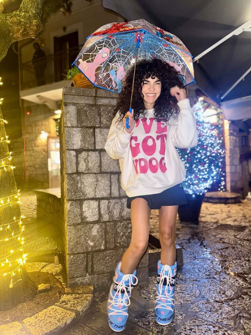 Η Μαρία Σολωμού κάνει διακοπές στον Παρνασσό, δείτε φωτογραφίες
