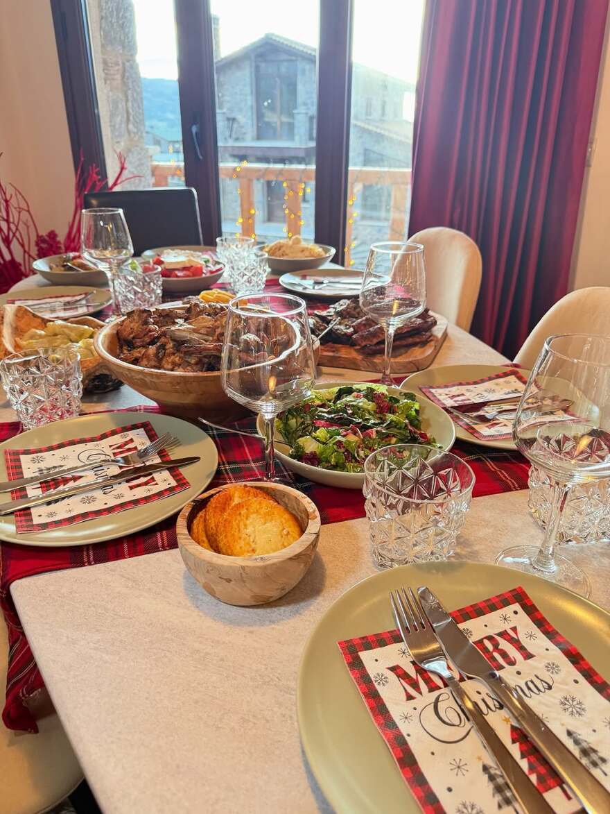 Η Μαρία Σολωμού κάνει διακοπές στον Παρνασσό, δείτε φωτογραφίες
