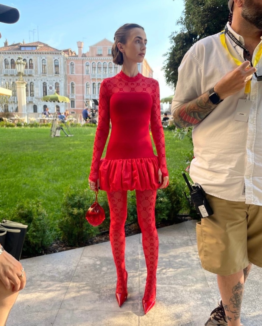 Το ευχαριστώ της Λίλι Κόλινς στους θαυμαστές της για τον 5ο κύκλο του «Emily in Paris»: Δεν θα μπορούσαμε να το κάνουμε χωρίς εσάς
