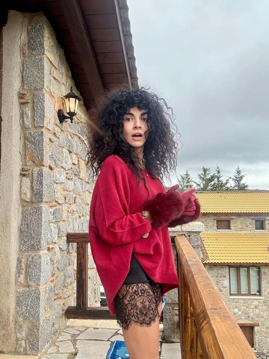 Η Μαρία Σολωμού κάνει διακοπές στον Παρνασσό, δείτε φωτογραφίες
