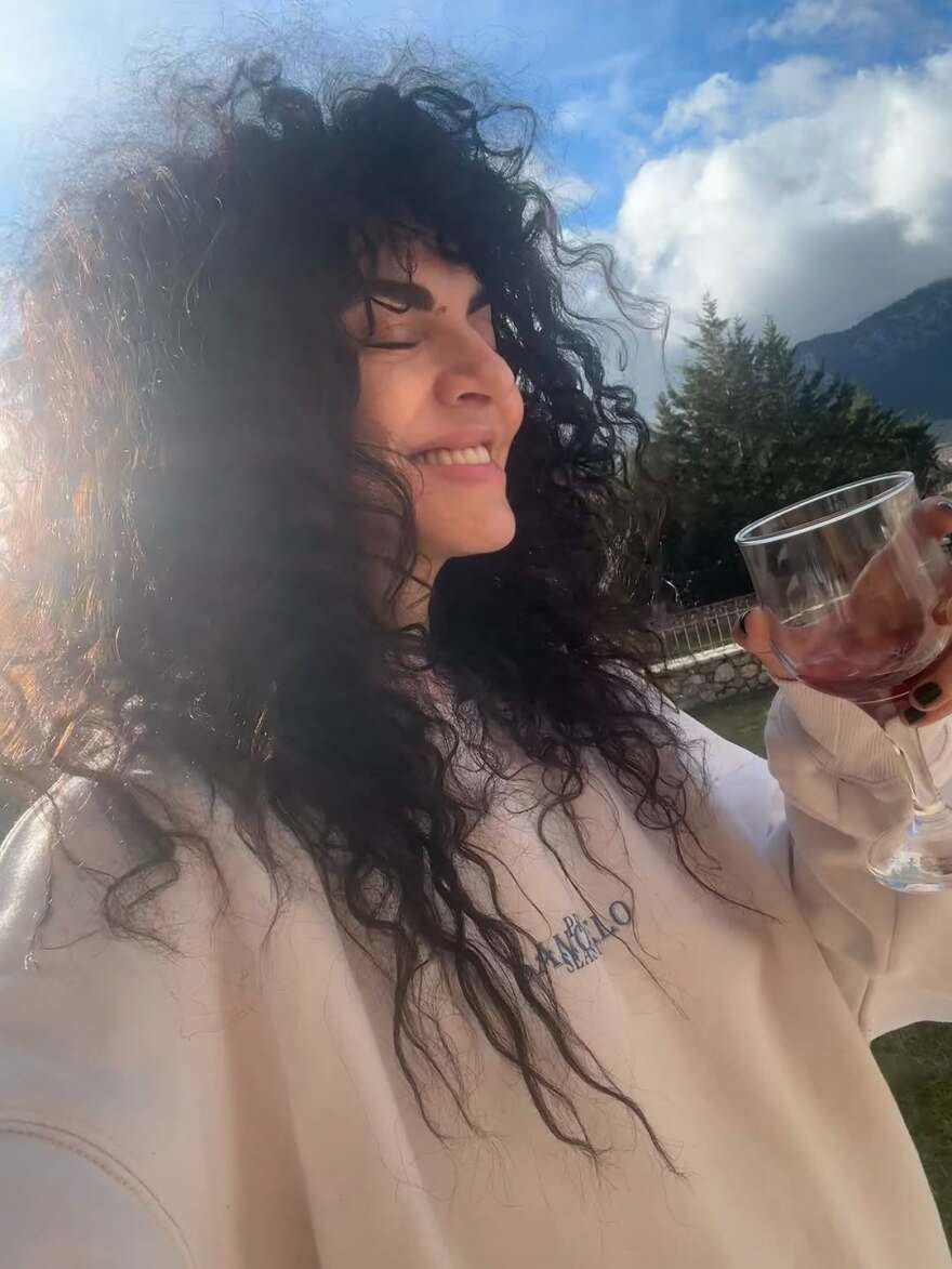 Η Μαρία Σολωμού κάνει διακοπές στον Παρνασσό, δείτε φωτογραφίες
