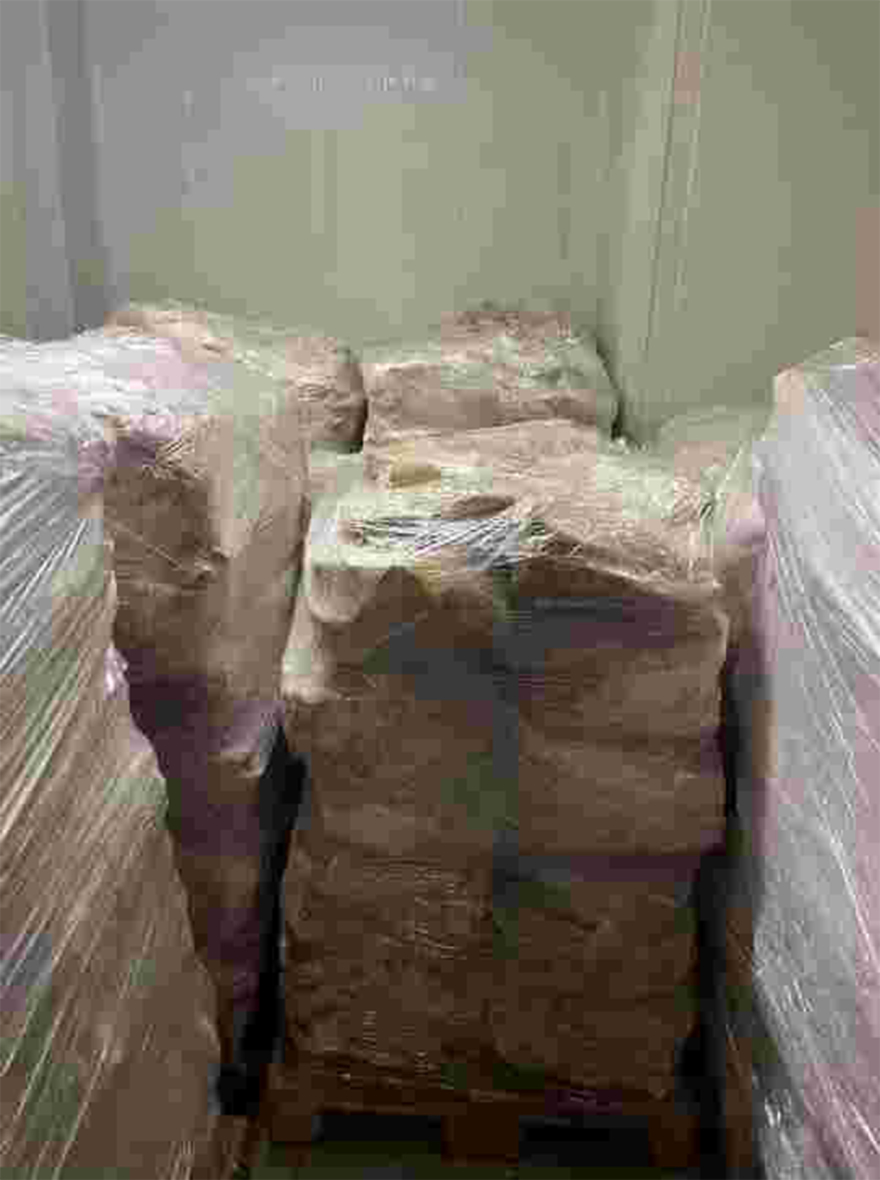 Χαλασμένα μπιφτέκια, βρώμικοι πάγκοι, άθλιες συνθήκες -  Κατασχέθηκαν 12 τόνοι ακατάλληλων προϊόντων, δείτε φωτογραφίες