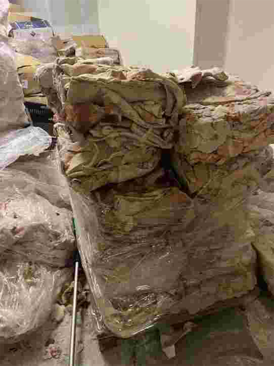 Χαλασμένα μπιφτέκια, βρώμικοι πάγκοι, άθλιες συνθήκες -  Κατασχέθηκαν 12 τόνοι ακατάλληλων προϊόντων, δείτε φωτογραφίες