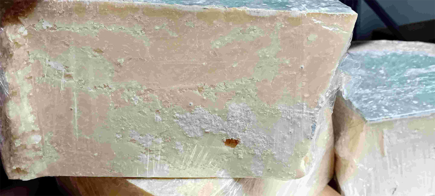 Χαλασμένα μπιφτέκια, βρώμικοι πάγκοι, άθλιες συνθήκες -  Κατασχέθηκαν 12 τόνοι ακατάλληλων προϊόντων, δείτε φωτογραφίες