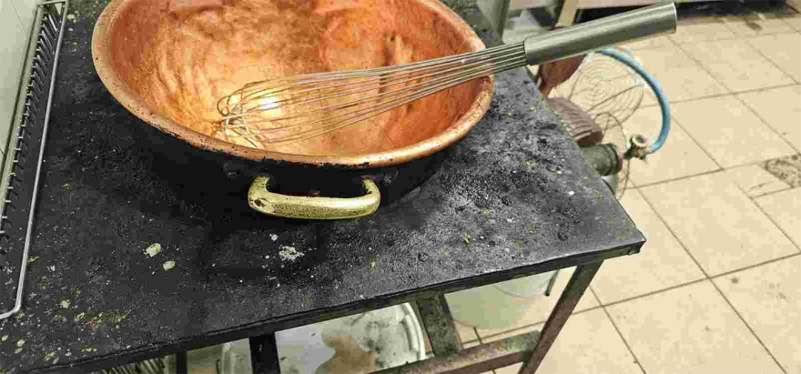 Χαλασμένα μπιφτέκια, βρώμικοι πάγκοι, άθλιες συνθήκες -  Κατασχέθηκαν 12 τόνοι ακατάλληλων προϊόντων, δείτε φωτογραφίες