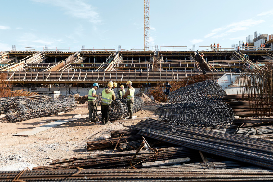 Ο Κυριάκος Μητσοτάκης με τον Γιάννη Αλαφούζο και τον Χάρη Δούκα στον Βοτανικό: «Το γήπεδο θα είναι έτοιμο τον Μάιο του 2027»