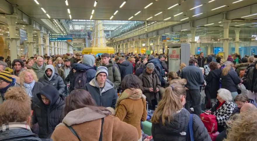 &Chi;ά&omicron;&sigmaf; &sigma;&tau;&eta; &Mu;ά&gamma;&chi;&eta;, &alpha;&kappa;&upsilon;&rho;ώ&nu;&omicron;&nu;&tau;&alpha;&iota; ό&lambda;&alpha; &tau;&alpha; &delta;&rho;&omicron;&mu;&omicron;&lambda;ό&gamma;&iota;&alpha; &tau;&omega;&nu; &tau;&rho;έ&nu;&omega;&nu; &tau;&eta;&sigmaf; Eurostar &lambda;ό&gamma;&omega; &pi;&rho;&omicron;&beta;&lambda;&eta;&mu;ά&tau;&omega;&nu; &sigma;&tau;&eta; &sigma;ή&rho;&alpha;&gamma;&gamma;&alpha;