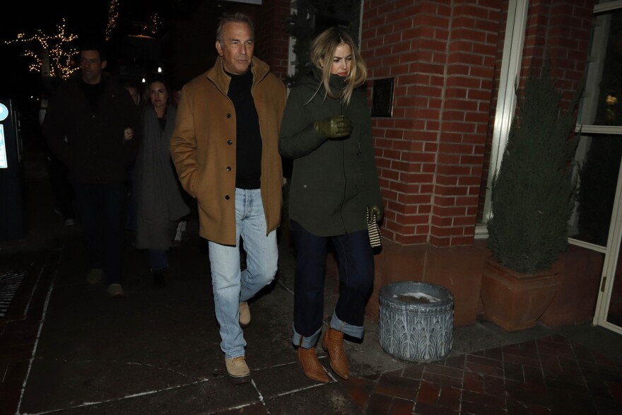 Ο Κέβιν Κόστνερ εμφανίστηκε στο Άσπεν με τη νέα του σύντροφο