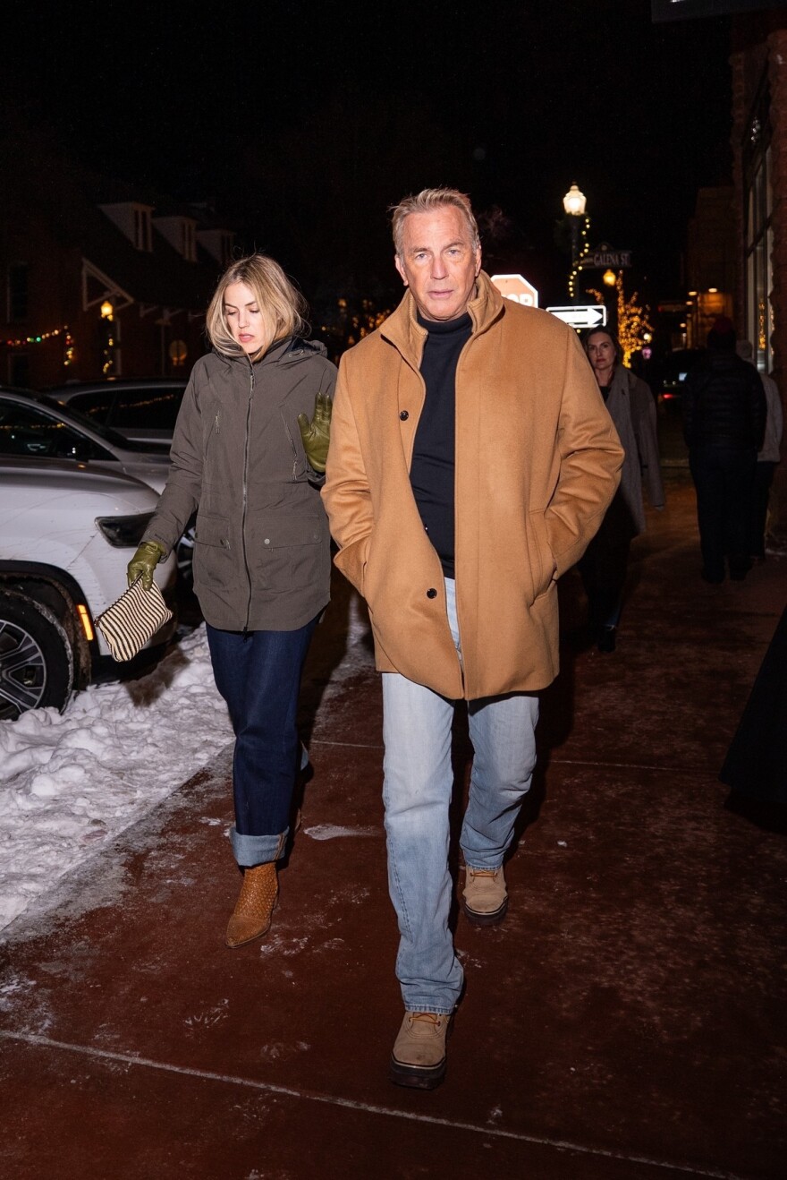 Ο Κέβιν Κόστνερ εμφανίστηκε στο Άσπεν με τη νέα του σύντροφο