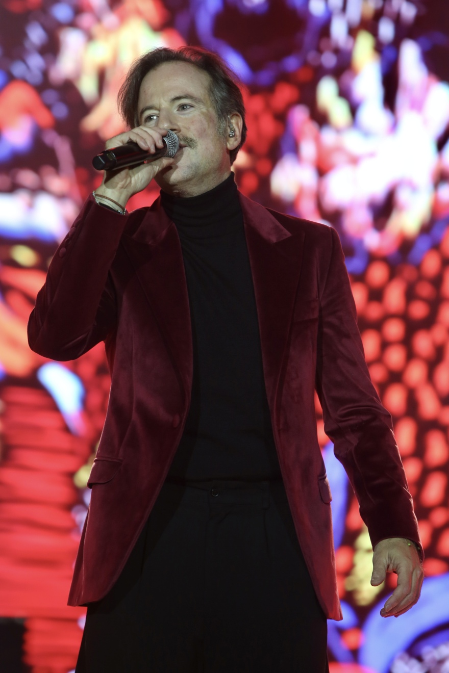 Με πυροτεχνήματα, drones και πολλή μουσική υποδέχθηκε η Ελλάδα το 2026: Δείτε βίντεο και φωτογραφίες