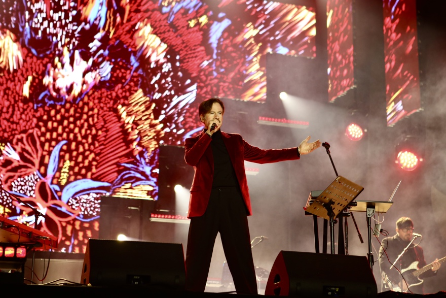 Με πυροτεχνήματα, drones και πολλή μουσική υποδέχθηκε η Ελλάδα το 2026: Δείτε βίντεο και φωτογραφίες