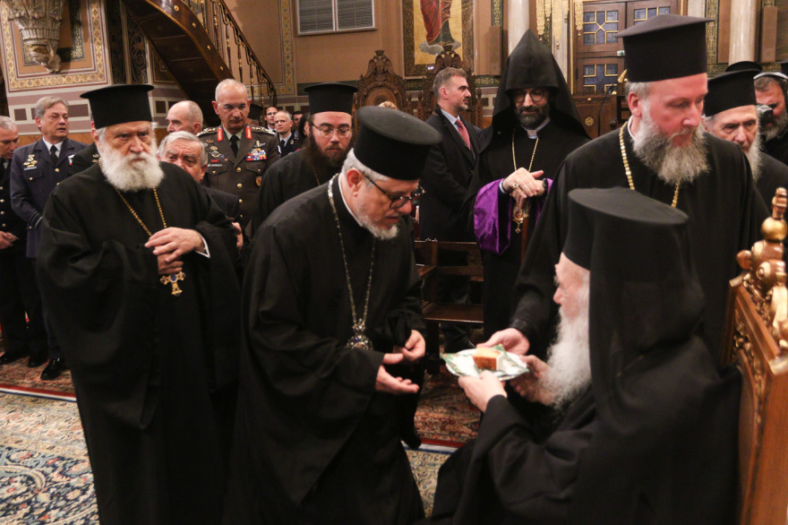 Η Αρχιεπισκοπή Αθηνών και η Ιερά Σύνοδος έκοψαν την Πρωτοχρονιάτικη πίτα τους, δείτε φωτογραφίες