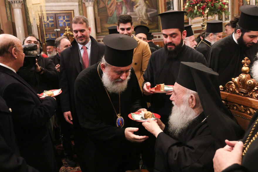 Η Αρχιεπισκοπή Αθηνών και η Ιερά Σύνοδος έκοψαν την Πρωτοχρονιάτικη πίτα τους, δείτε φωτογραφίες
