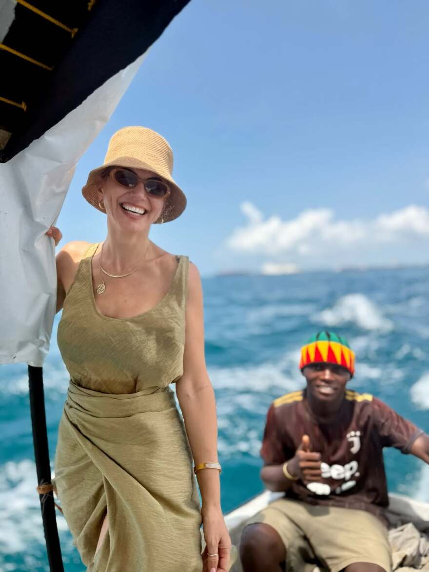 Η Χριστίνα Κοντοβά ταξίδεψε με την κόρη της στη Ζανζιβάρη για να υποδεχτούν το νέο έτος