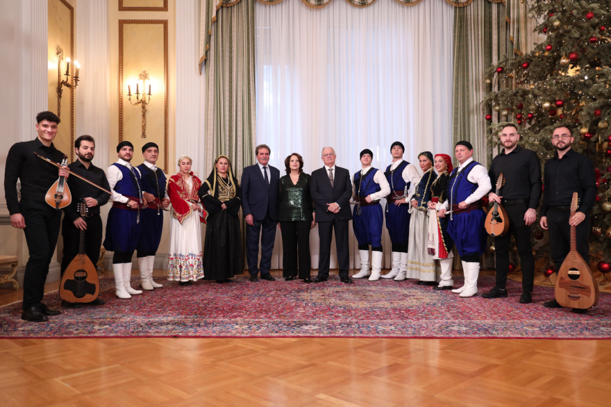 Τα πρωτοχρονιάτικα κάλαντα στον Τασούλα από Ένοπλες Δυνάμεις και πολιτιστικούς συλλόγους, δείτε βίντεο
